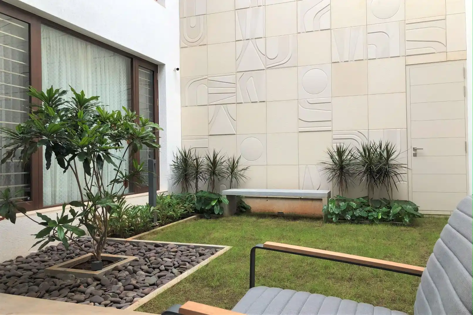 Modern residence in Karur with interesting courtyards