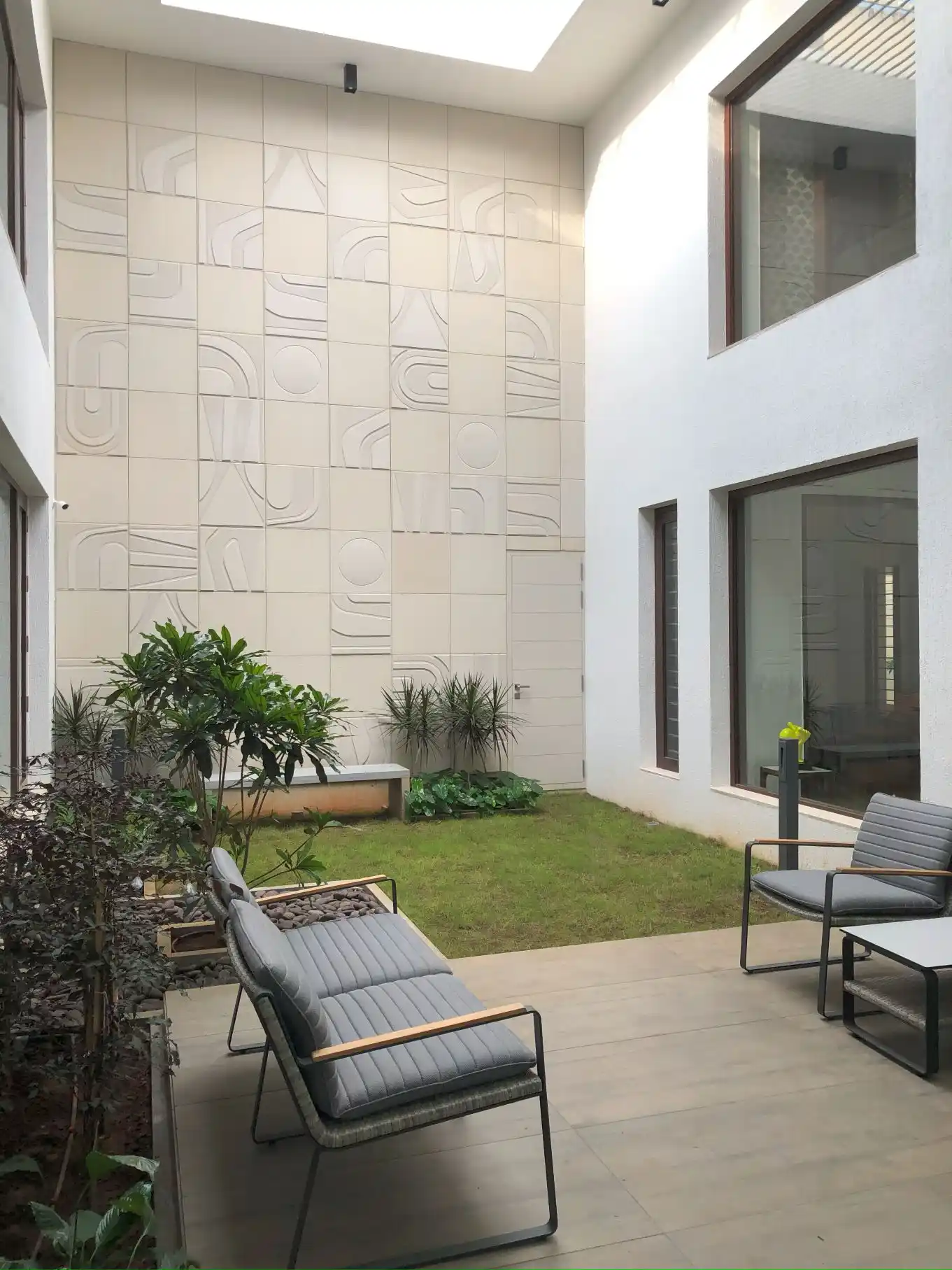 Modern residence in Karur with interesting courtyards