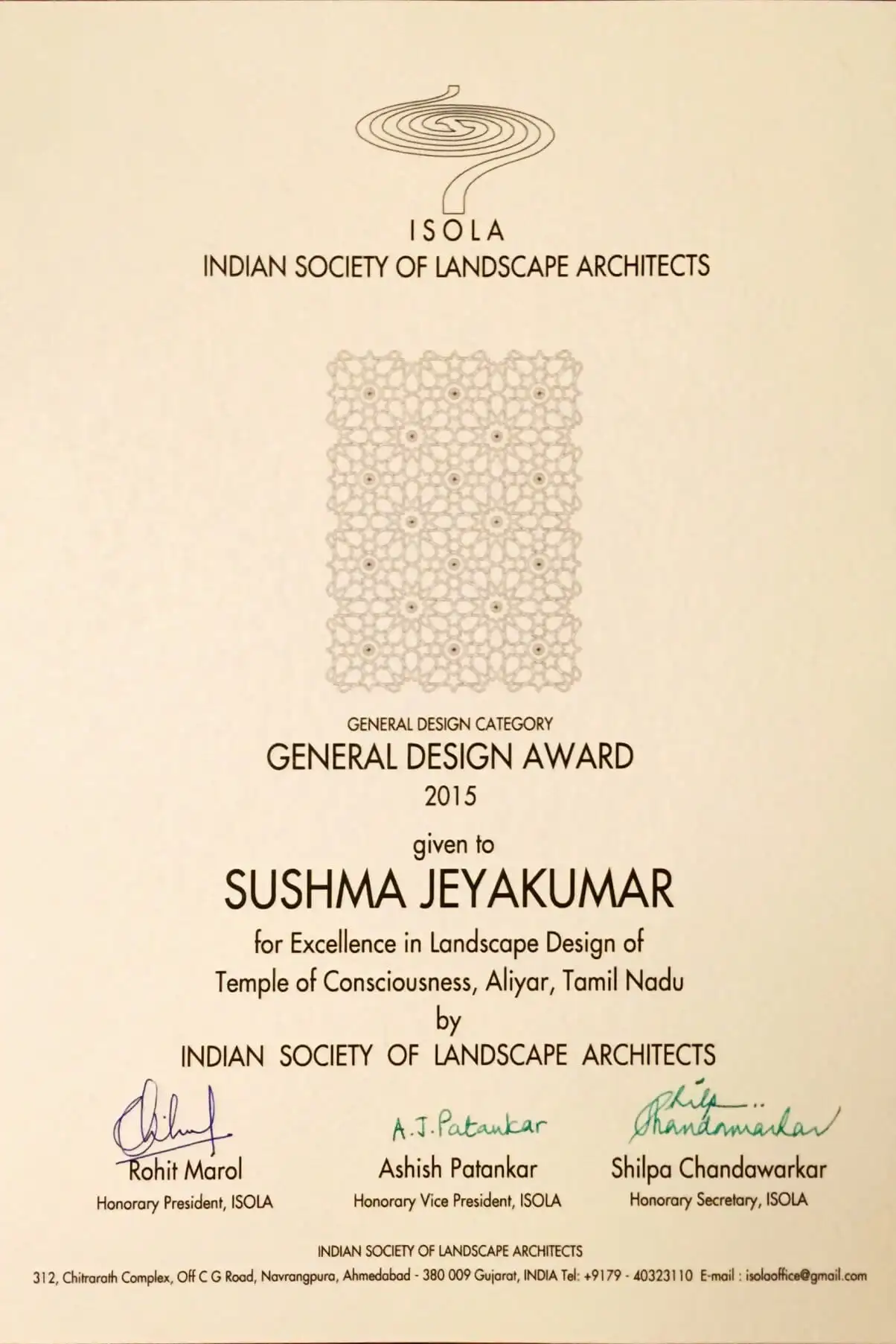 Ar.Sushma Jeyakumar and Ar.Jeyakumar receiving the prestigious ISOLA National Design Award 2015.