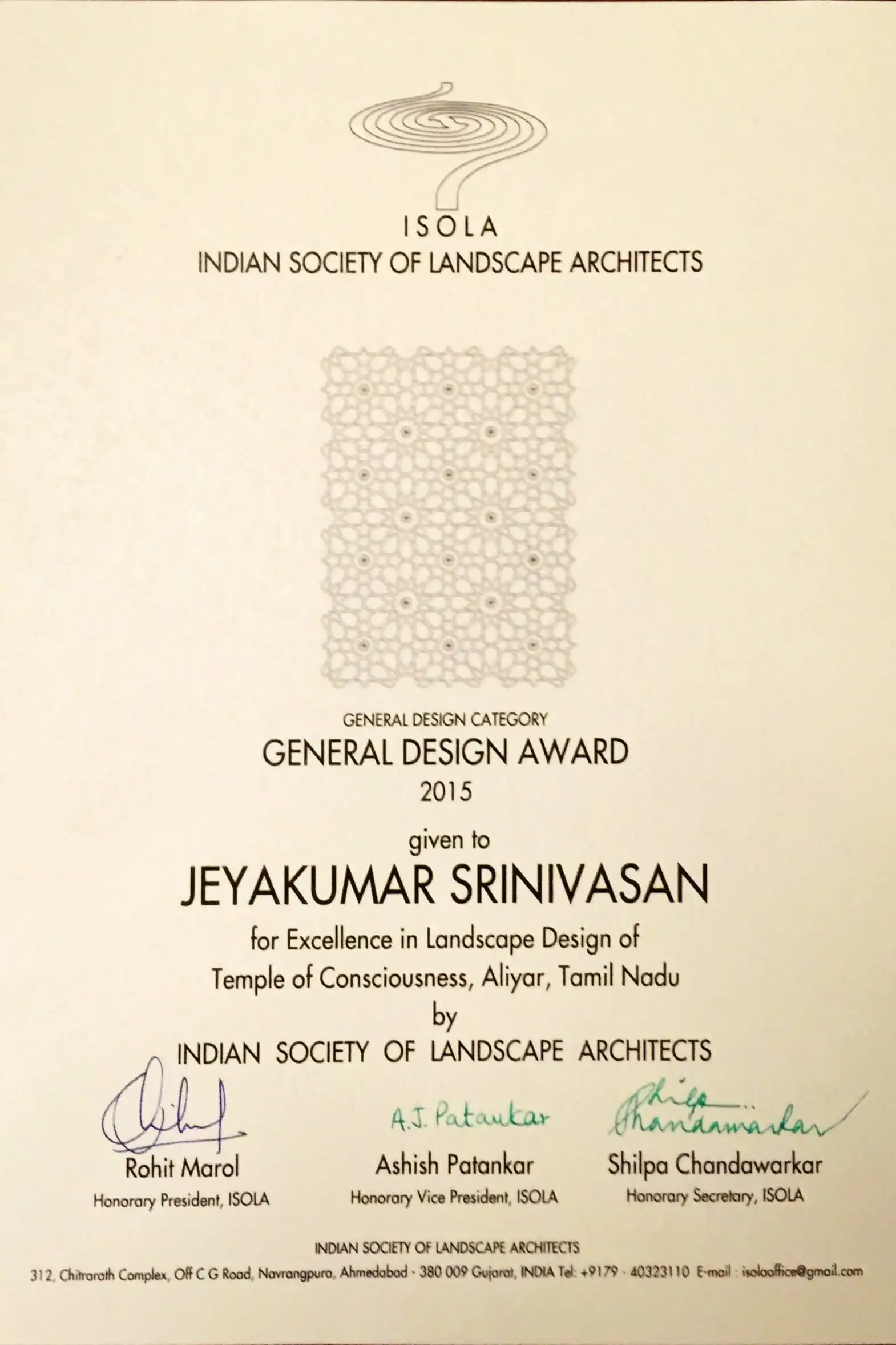 Ar.Sushma Jeyakumar and Ar.Jeyakumar receiving the prestigious ISOLA National Design Award 2015.